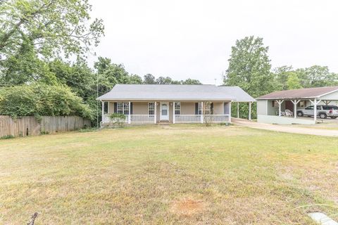 Photo of 2107 S SEALE Road, Phenix City, AL 36869 (MLS # 180051)