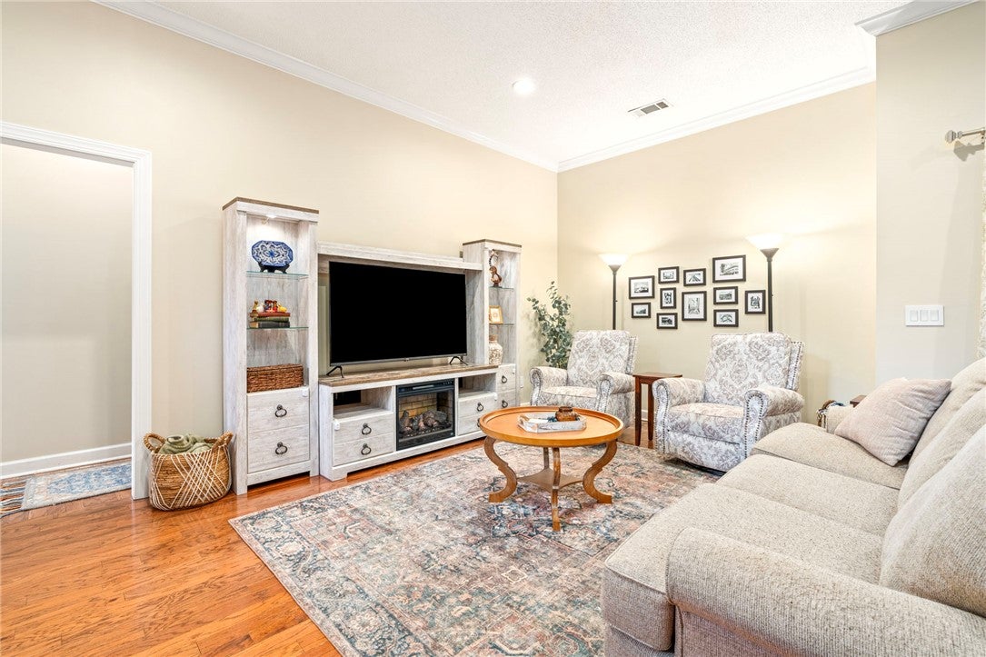 1825 SHADOW BEND Lane