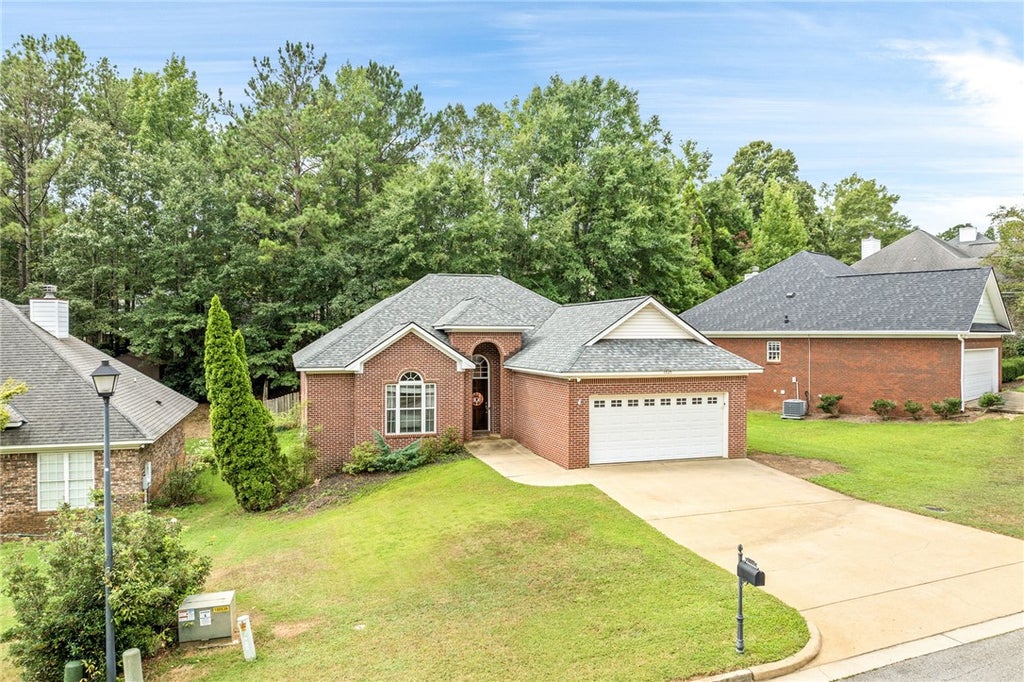 Photo of 1825 SHADOW BEND Lane, Auburn, AL 36830 (MLS # 182321)