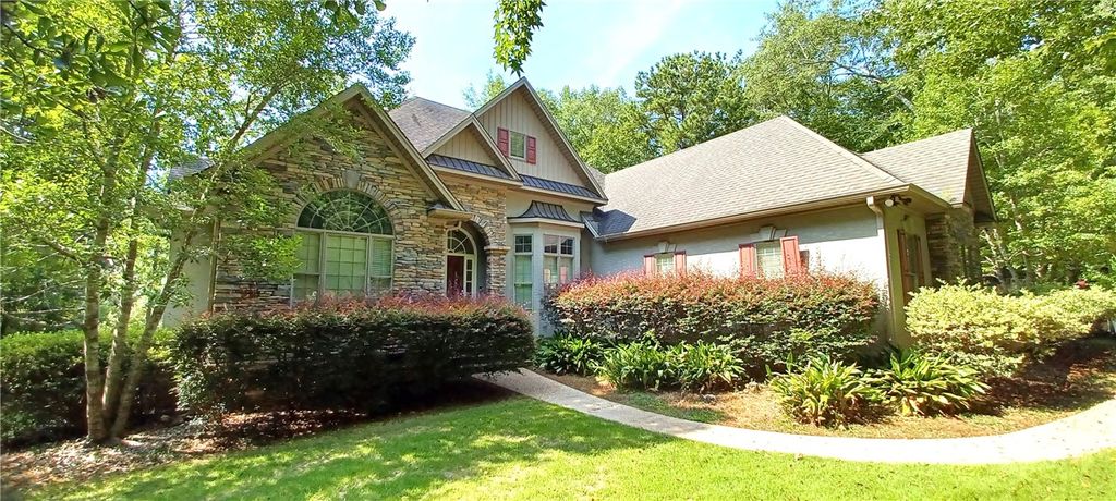Photo of 703 SKI SPRAY Point, Opelika, AL 36804 (MLS # 175387)