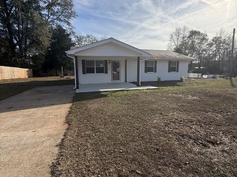 1211 COUNTY ROAD 189 Valley AL 36854