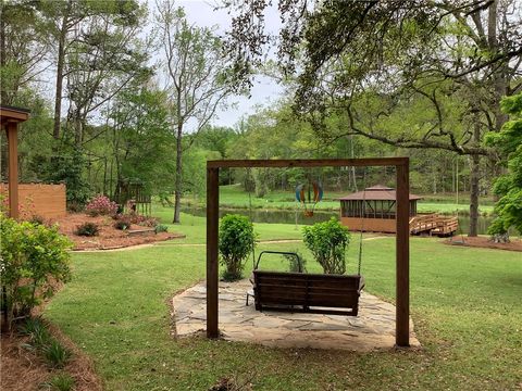 Photo of 601 OVERLOOK Drive, Opelika, AL 36801 (MLS # 179583)