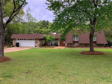 Photo of 601 OVERLOOK Drive, Opelika, AL 36801 (MLS # 179583)