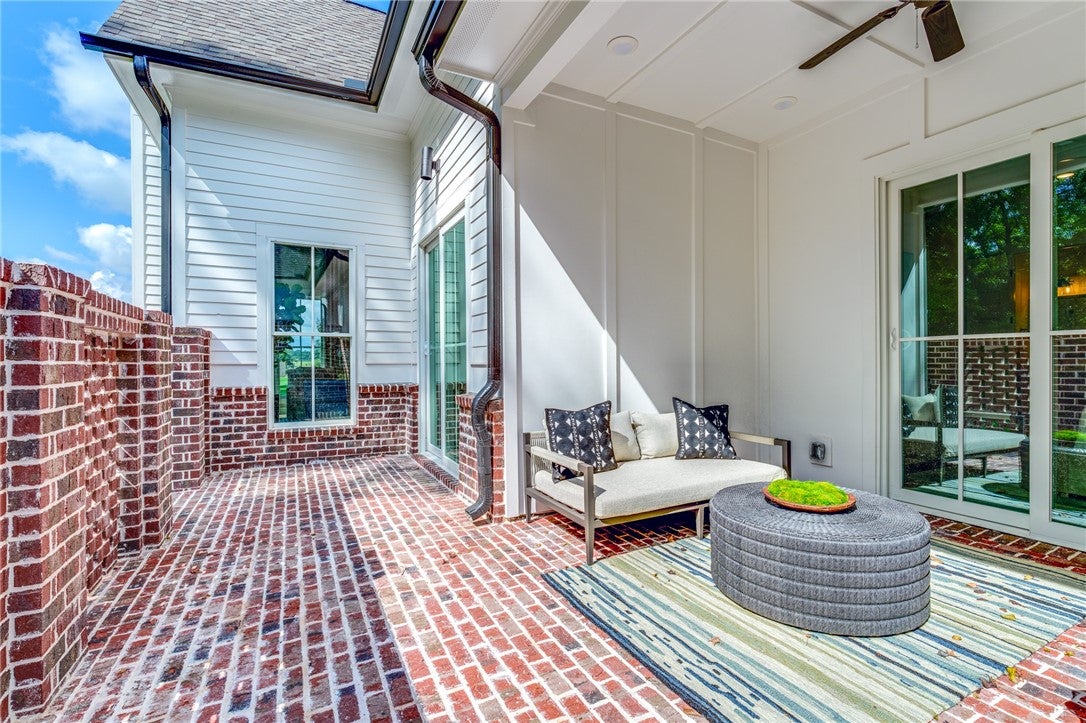 2175 DAWSON CORNER Loop