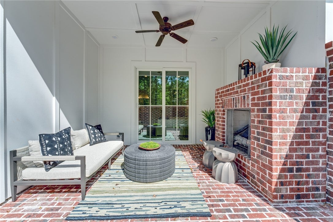 2175 DAWSON CORNER Loop