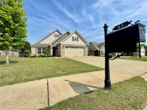 2604 FARMSTONE Ridge Auburn AL 36830