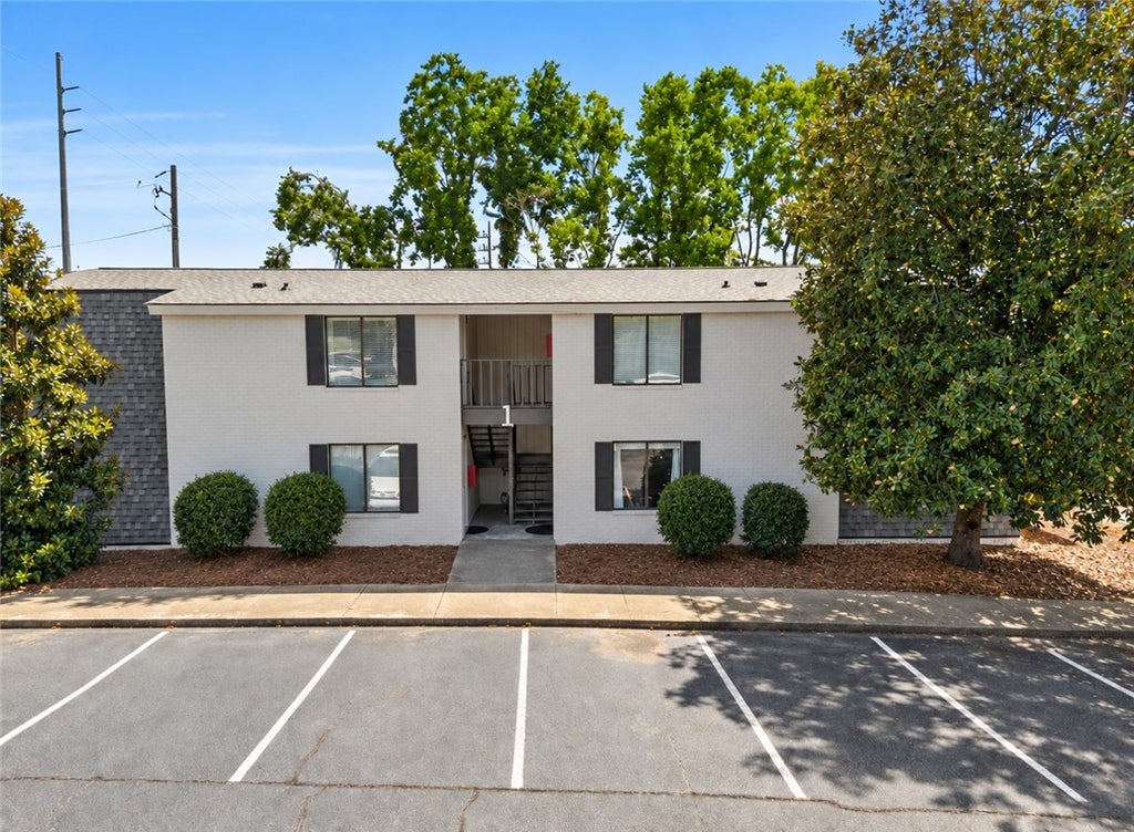 Photo of 415 N DONAHUE Drive #1C, Auburn, AL 36832 (MLS # 182334)