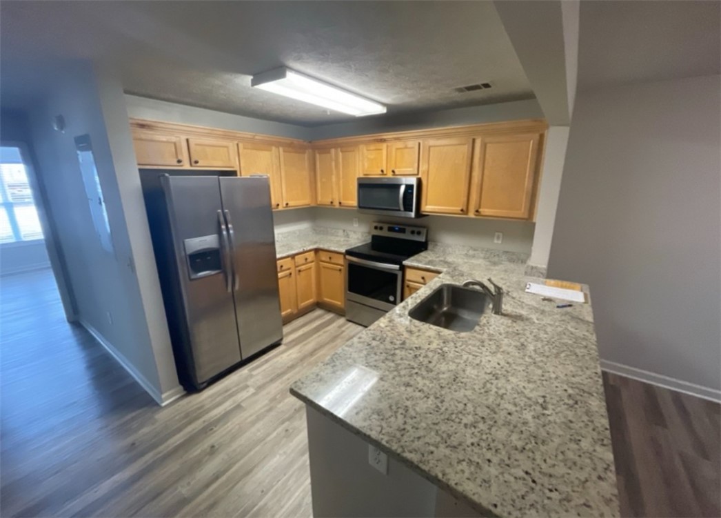 730 W MAGNOLIA Avenue 103