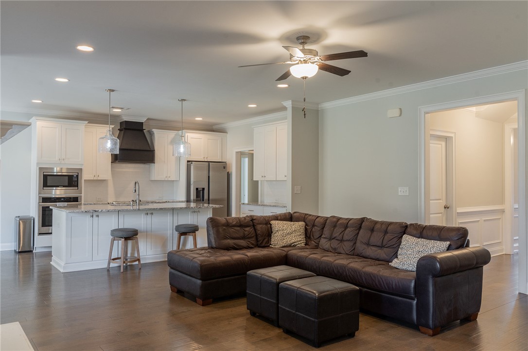 1808 MORNING GLORY Drive