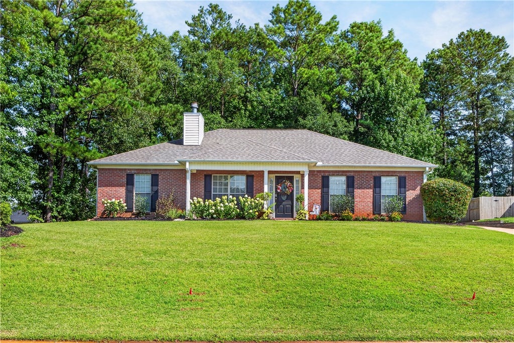 Photo of 2402 WATERFORD Drive, Valley, AL 36854 (MLS # 181634)