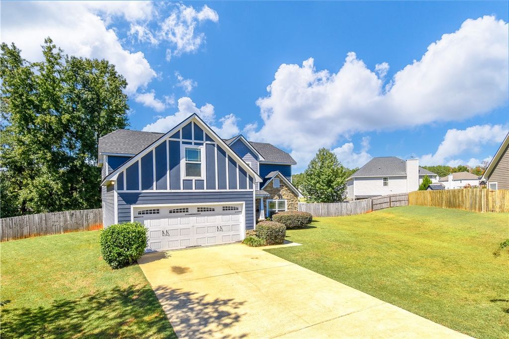 Photo of 307 MARTHAS Court, Opelika, AL 36801 (MLS # 176835)