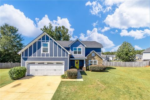 Photo of 307 MARTHAS Court, Opelika, AL 36801 (MLS # 176835)