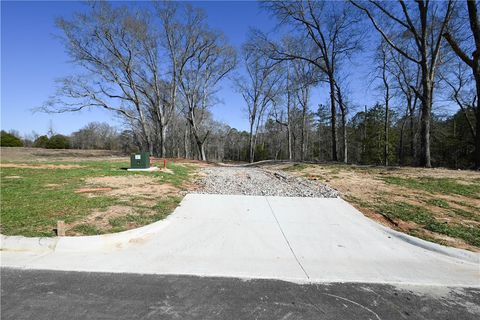 Photo of 3541 RIDGELINE Trail, Auburn, AL 36830 (MLS # 178683)