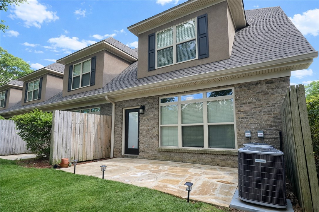 115 S DEBARDELEBEN Street 101