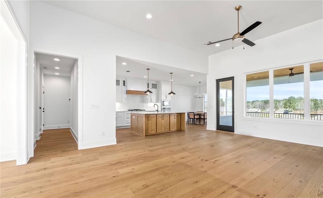 Auburn, Alabama 36830, United States, 4 Bedrooms Bedrooms, ,4 BathroomsBathrooms,Residential,Pending,89056