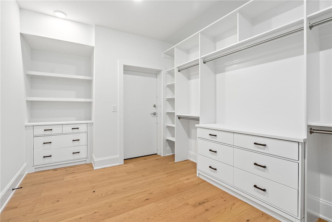 Auburn, Alabama 36830, United States, 4 Bedrooms Bedrooms, ,4 BathroomsBathrooms,Residential,Pending,89056