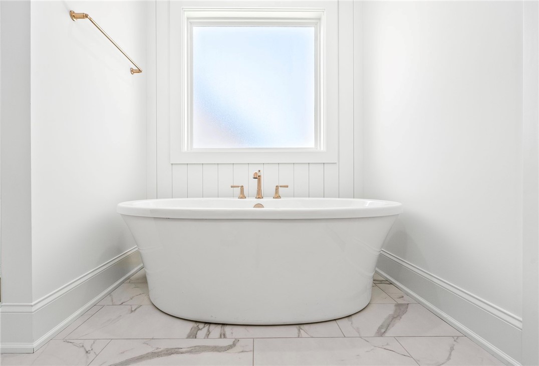 Auburn, Alabama 36830, United States, 4 Bedrooms Bedrooms, ,4 BathroomsBathrooms,Residential,Pending,89056