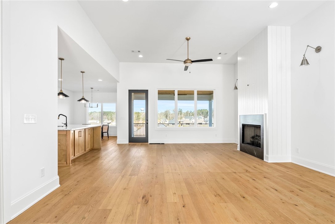 Auburn, Alabama 36830, United States, 4 Bedrooms Bedrooms, ,4 BathroomsBathrooms,Residential,Pending,89056