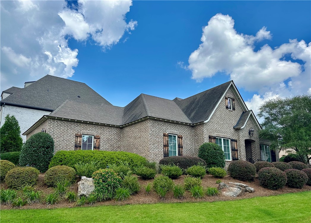 1611 WOODLEY Circle