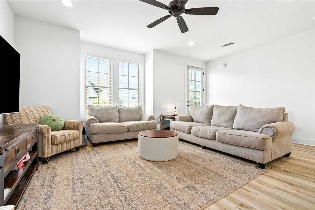 316 NORTHGATE Boulevard 9