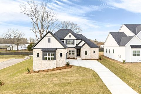 2412 THUNDER RIDGE Way Auburn AL 36832