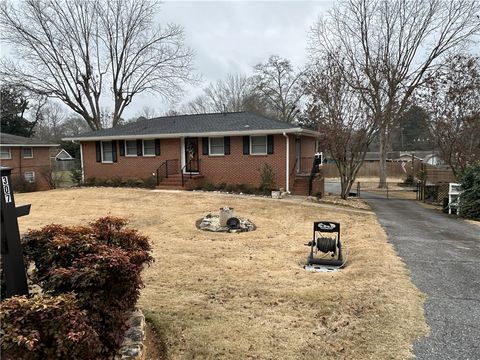307 Highland Avenue Opelika AL 36801