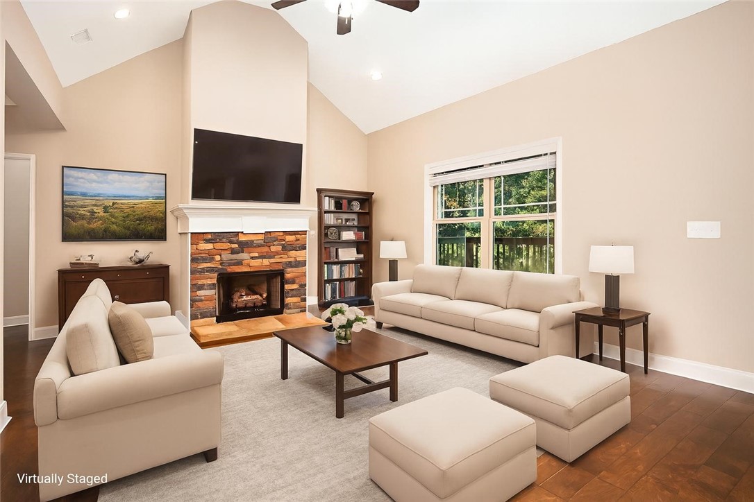 1111 LIVE OAK Circle