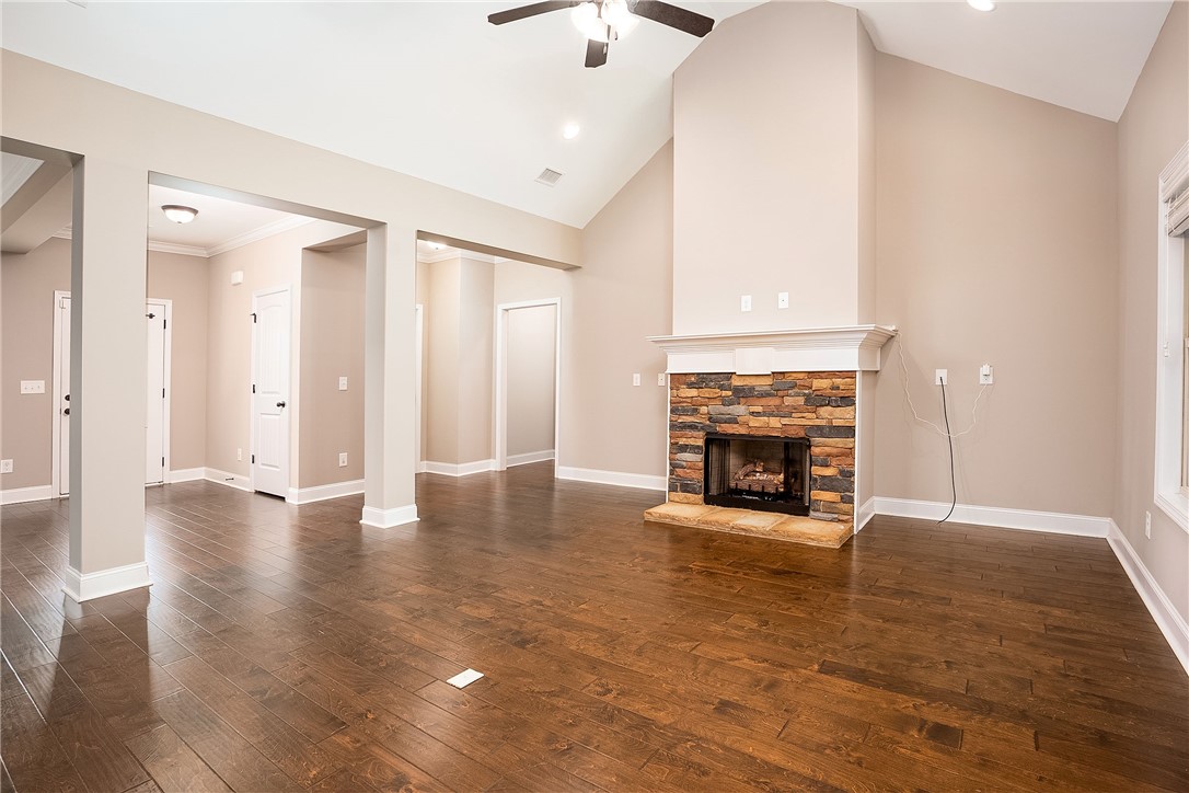 1111 LIVE OAK Circle