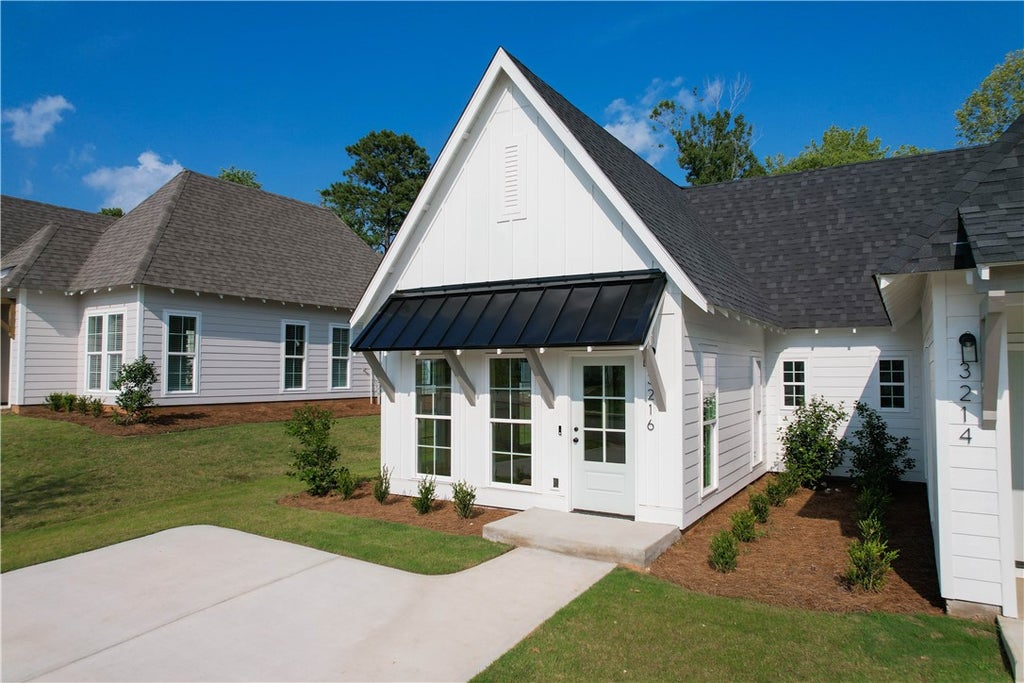 Photo of 3216 BRADLEY Lane, Auburn, AL 36830 (MLS # 182074)