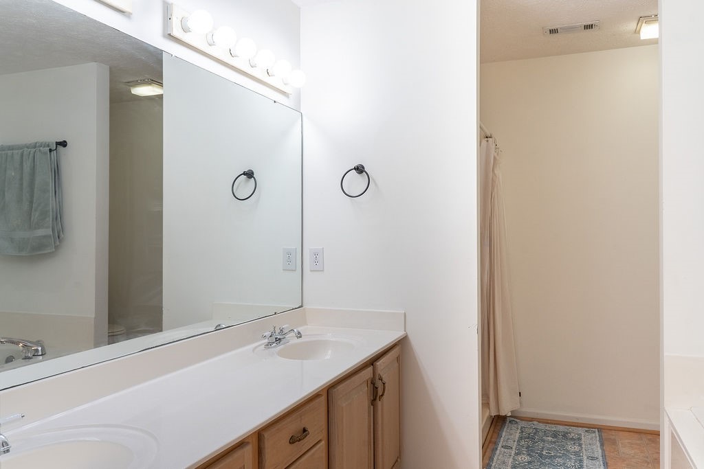 Auburn, Alabama 36830, United States, 3 Bedrooms Bedrooms, ,3 BathroomsBathrooms,Residential,Active,160963