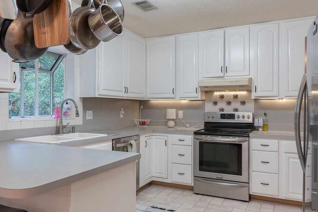 Auburn, Alabama 36830, United States, 3 Bedrooms Bedrooms, ,3 BathroomsBathrooms,Residential,Active,160963