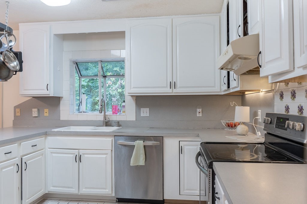 Auburn, Alabama 36830, United States, 3 Bedrooms Bedrooms, ,3 BathroomsBathrooms,Residential,Active,160963