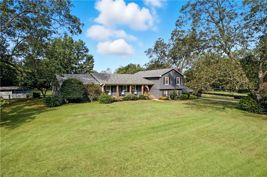 Auburn, Alabama 36832, United States, 4 Bedrooms Bedrooms, ,4 BathroomsBathrooms,Residential,Active,212721