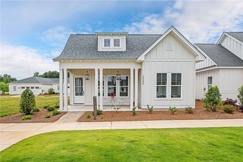 Photo of 3048 YARDS Lane, Opelika, AL 36801 (MLS # 175267)
