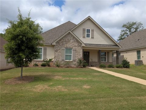 2041 ARMISTEAD Lane Auburn AL 36832