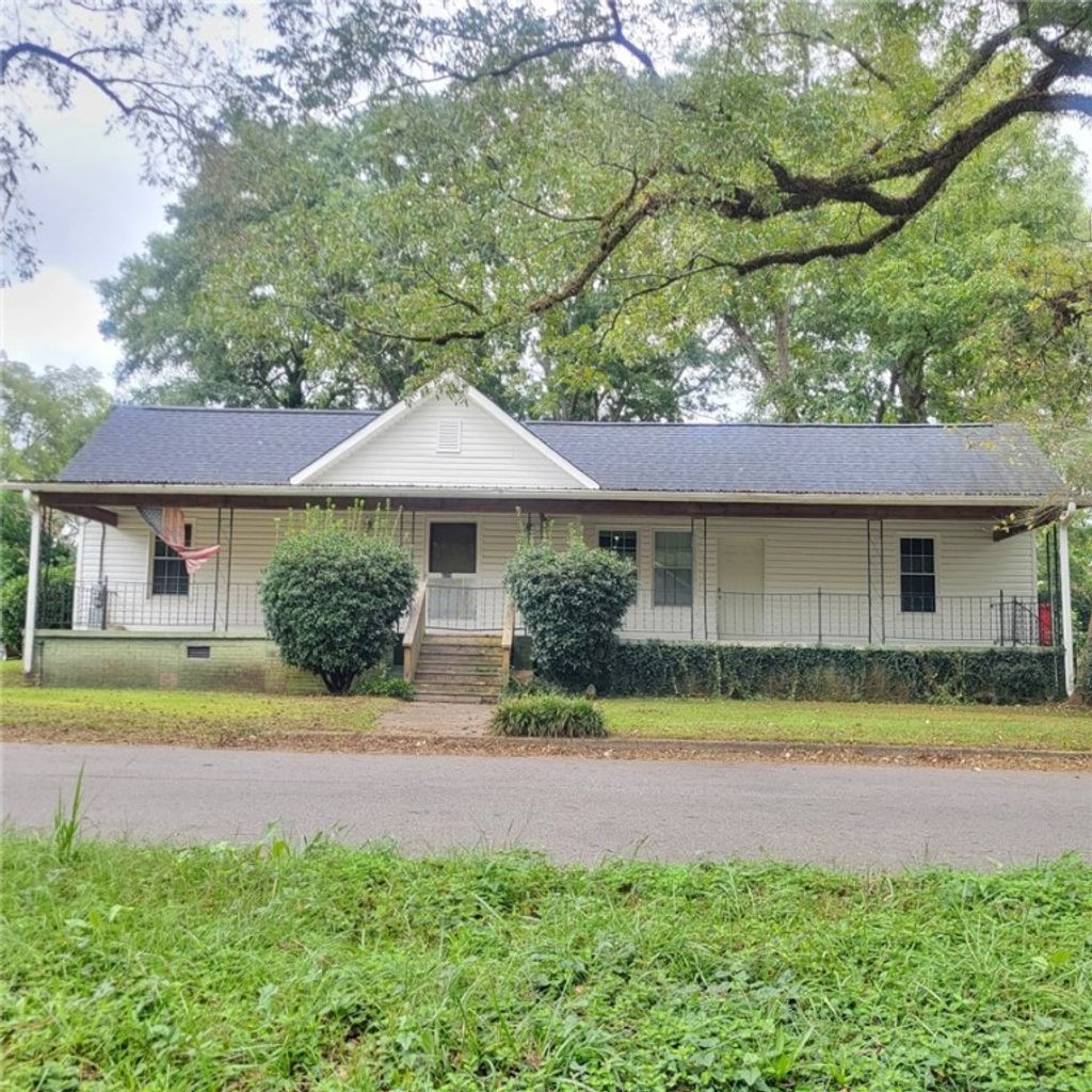 Photo of 609 S 11TH Avenue, Lanett, AL 36863 (MLS # 177035)