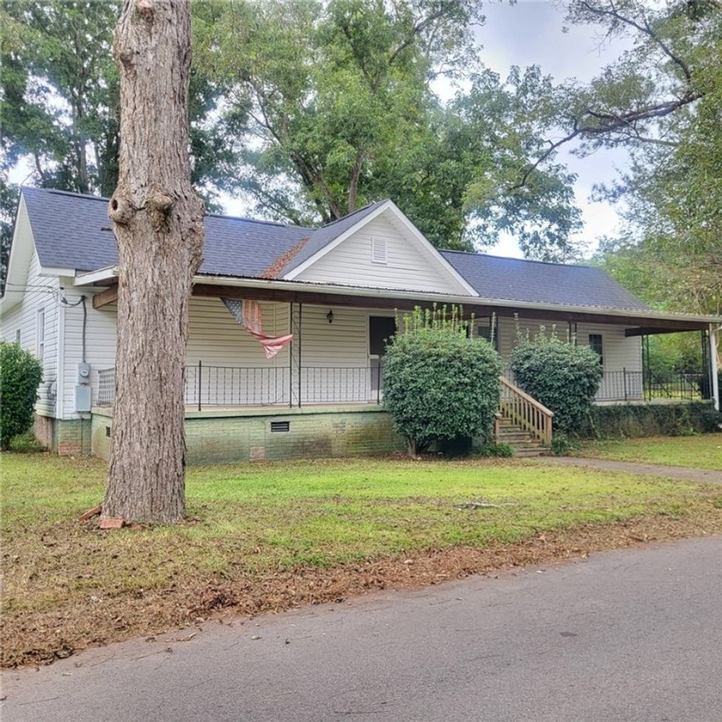 Photo of 609 S 11TH Avenue, Lanett, AL 36863 (MLS # 177035)