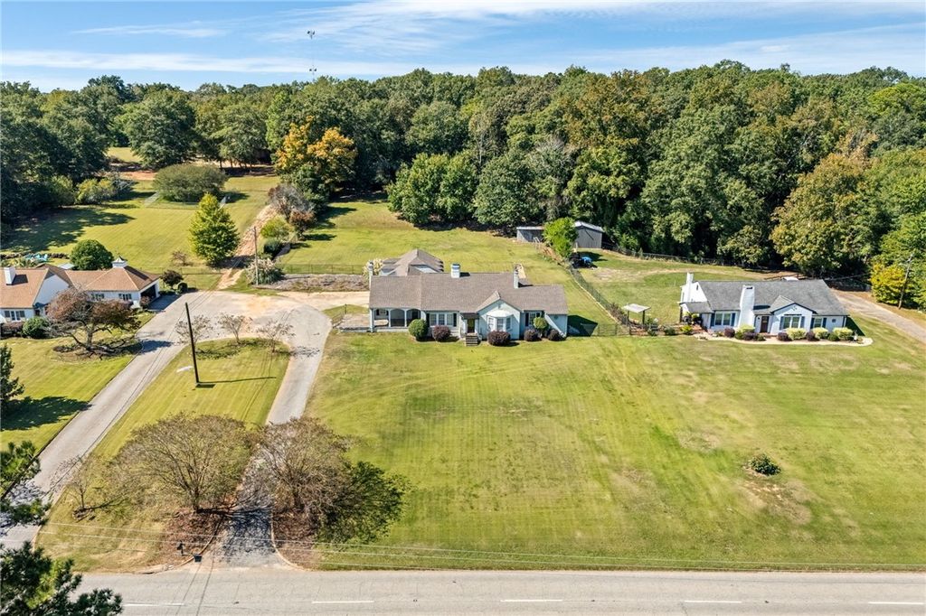 Photo of 423 S LAFAYETTE Street, Lafayette, AL 36862 (MLS # 177165)