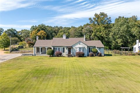 Photo of 423 S LAFAYETTE Street, Lafayette, AL 36862 (MLS # 177165)