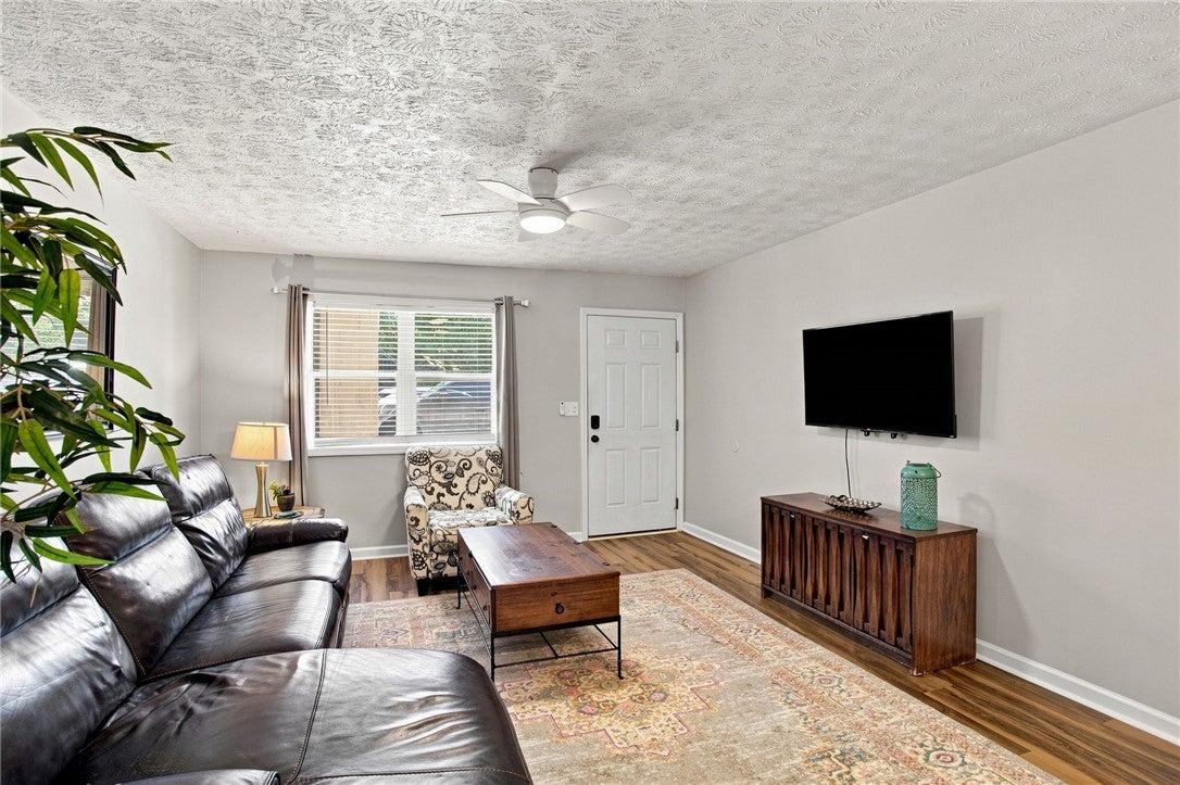426 N DONAHUE Drive 5