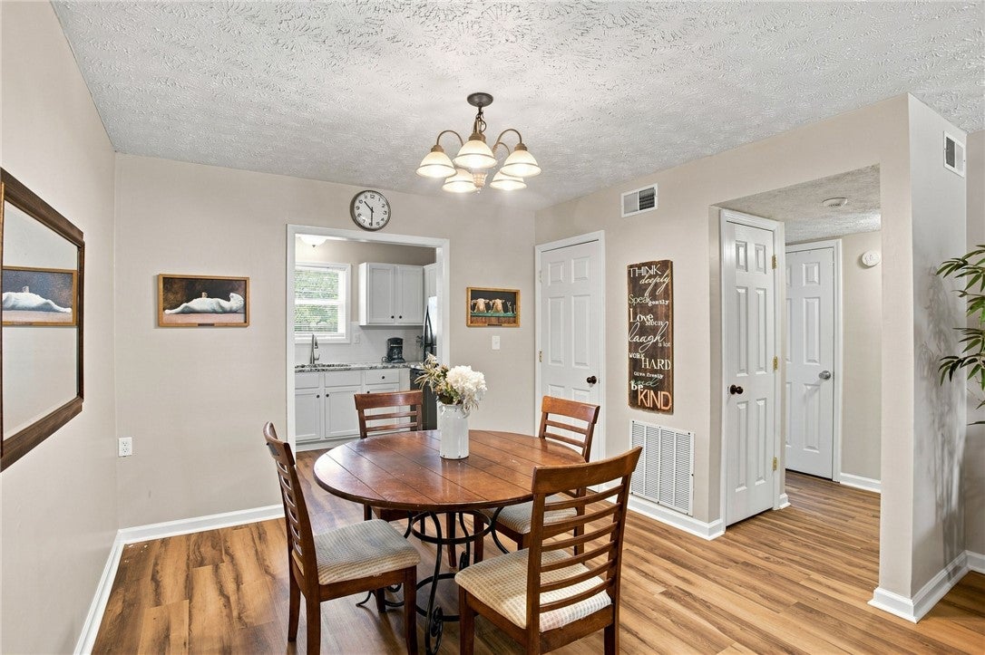 426 N DONAHUE Drive 5