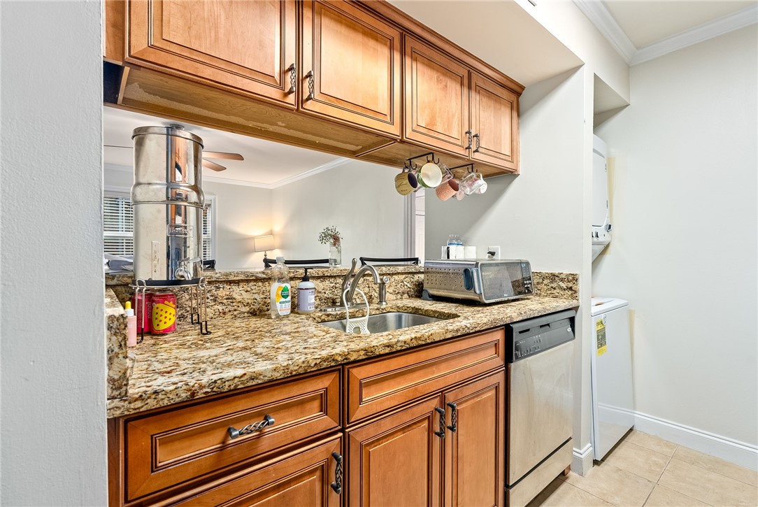 121 WRIGHT Street 1E