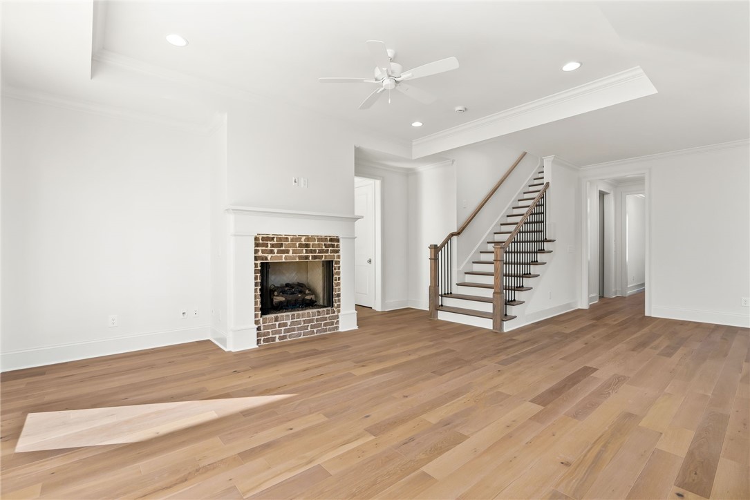 939 CLUBVIEW Court