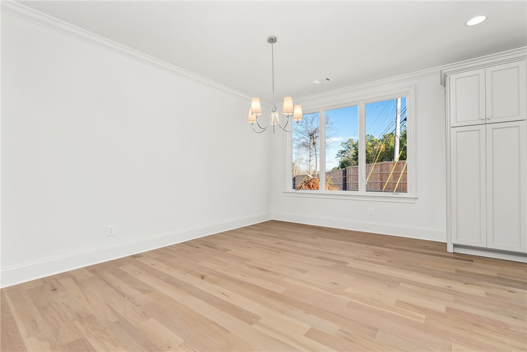 939 CLUBVIEW Court