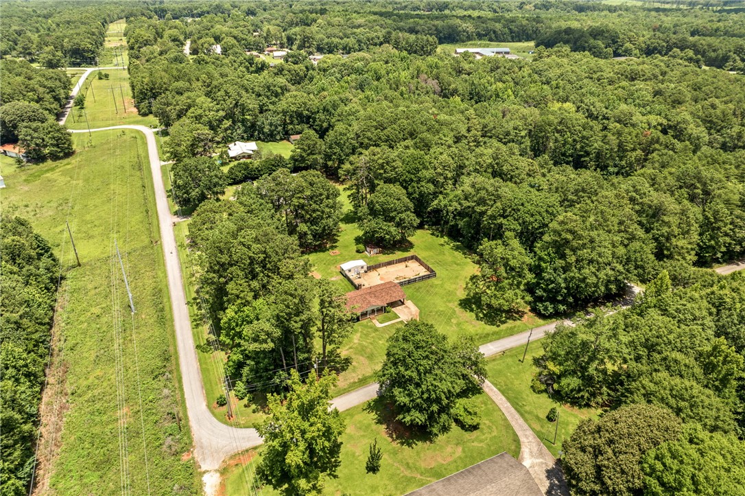 516 PINECREST Drive E