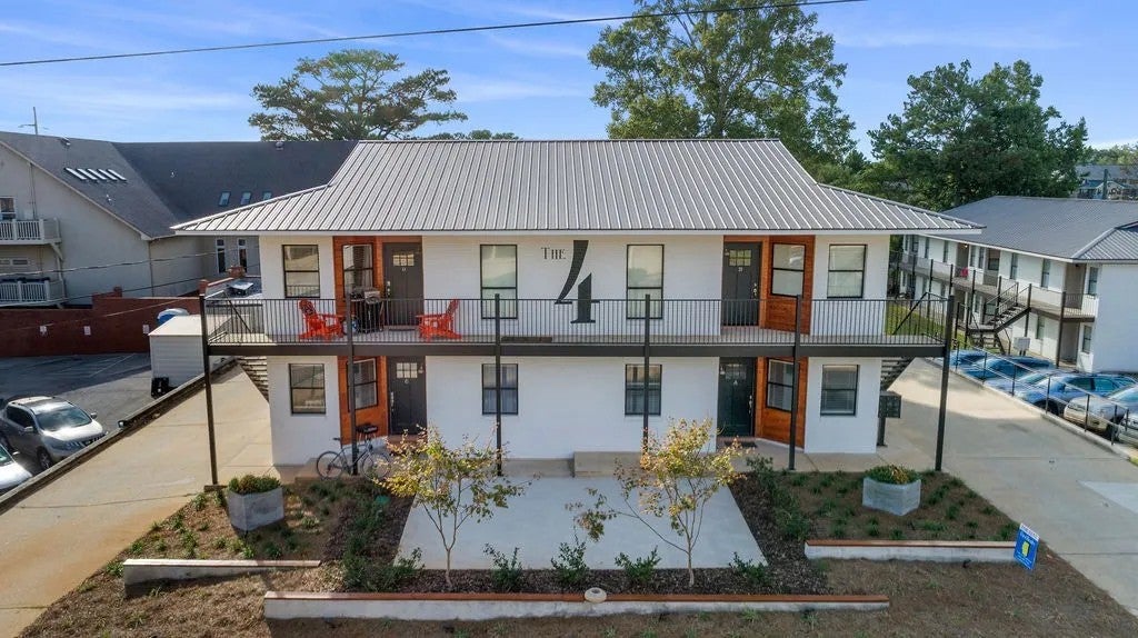 123 N DONAHUE Drive