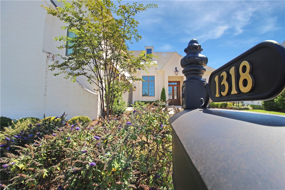 1318 MAGNOLIA CLUB Court