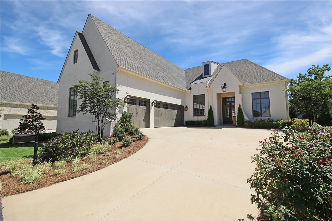 1318 MAGNOLIA CLUB Court