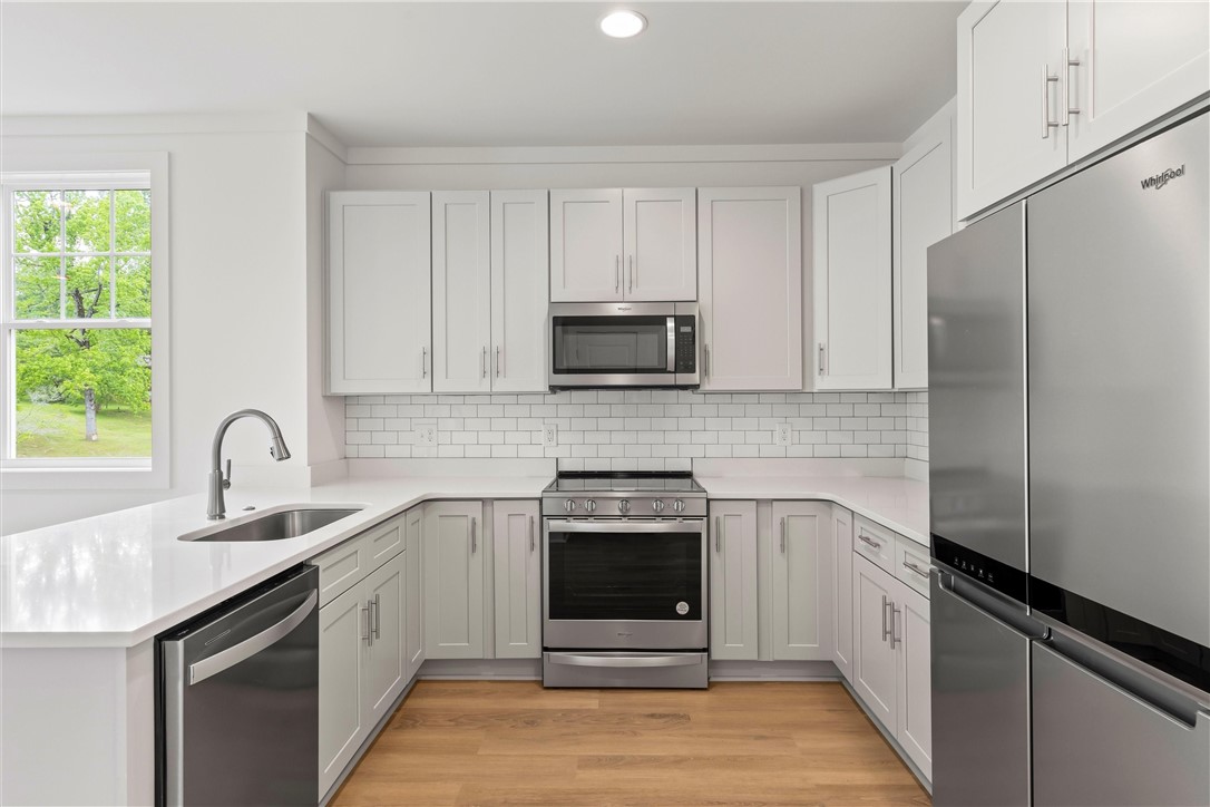 3324 BAY PINE Road 10
