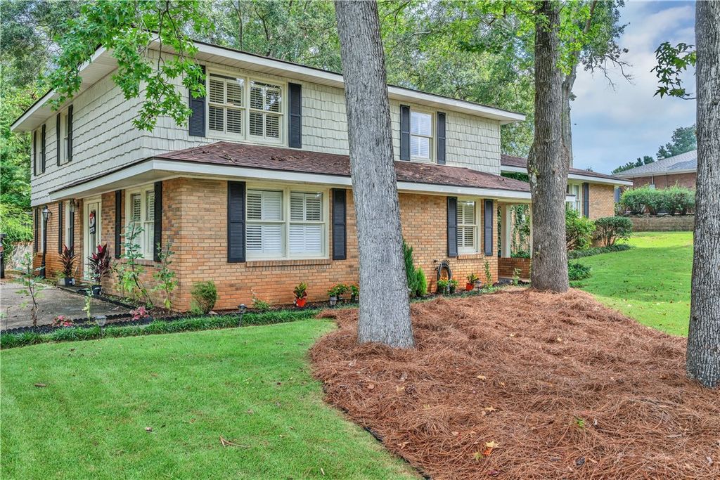 Photo of 1603 SHADYWOOD Court, Opelika, AL 36801 (MLS # 177228)